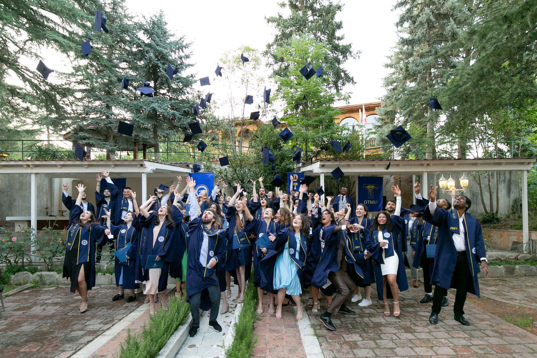 კურსდამთავრებულთა გამოსაშვები საღამო 2021